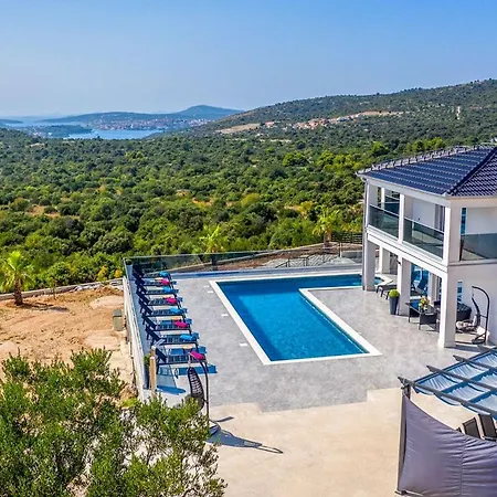 Lavrie Villa *