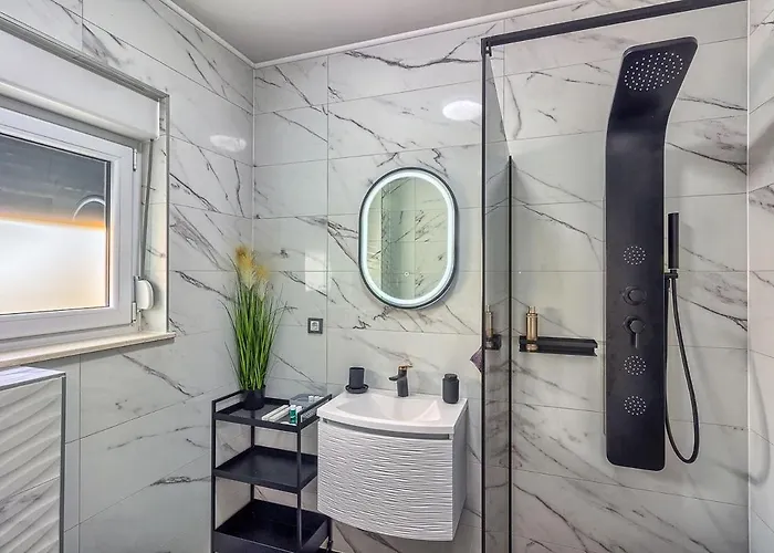 Lavrie Βίλα Ražanj